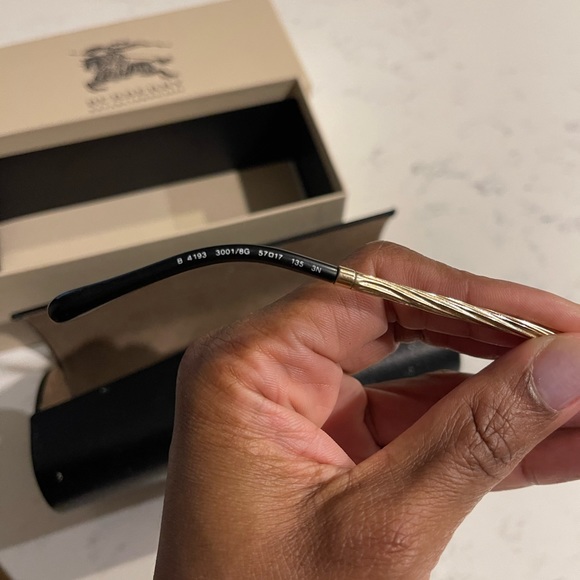 Burberry Sunglasses - Picture 6 of 6